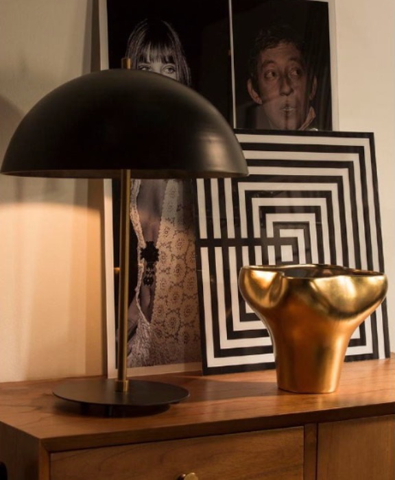 Lampe de table en métal noir et doré